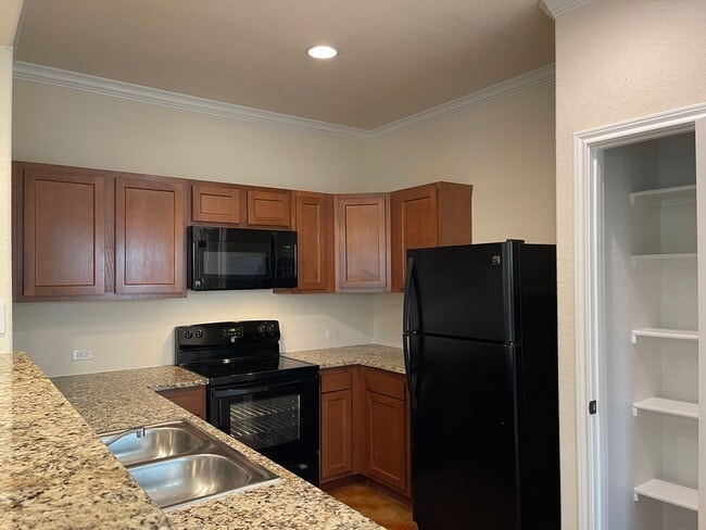 Building Photo - Townhome for rent