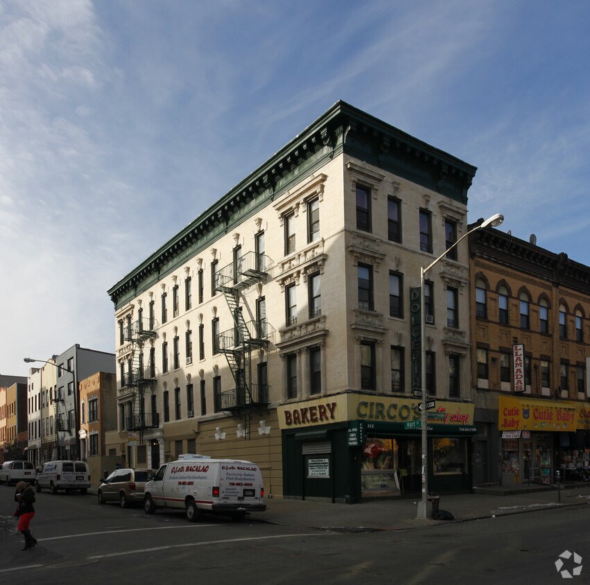 Primary Photo - 312 Knickerbocker Ave