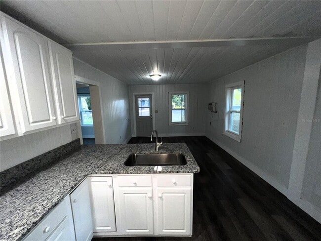 Building Photo - 3031 Azalea Ave