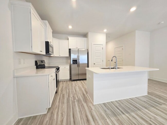 Building Photo - 396 Salt Creek Lane