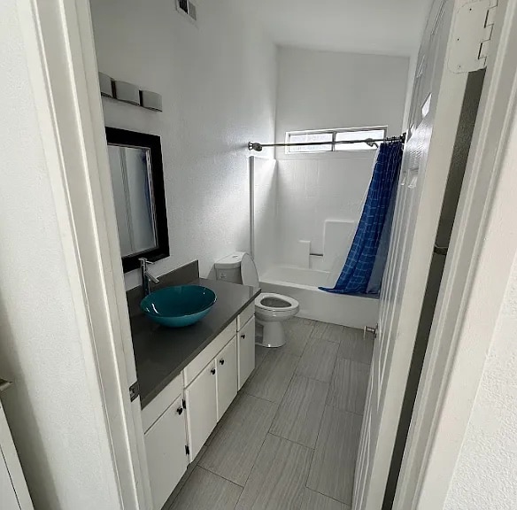 Foto del edificio - 4732 Katrina Pl