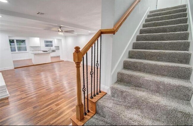 Building Photo - 17211 Rolling Creek Dr