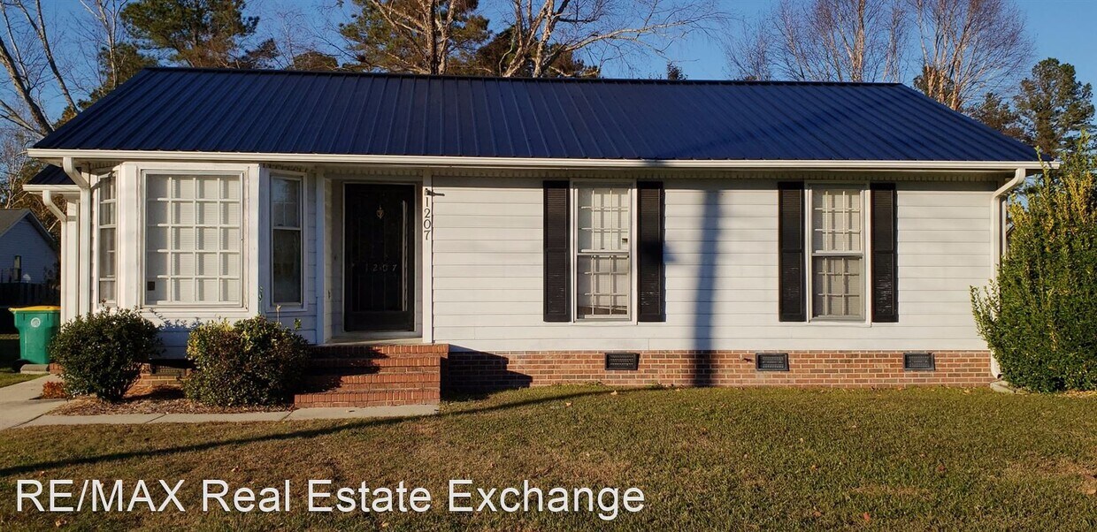 Primary Photo - 3 br, 1.5 bath House - 1207 E. 10th Street