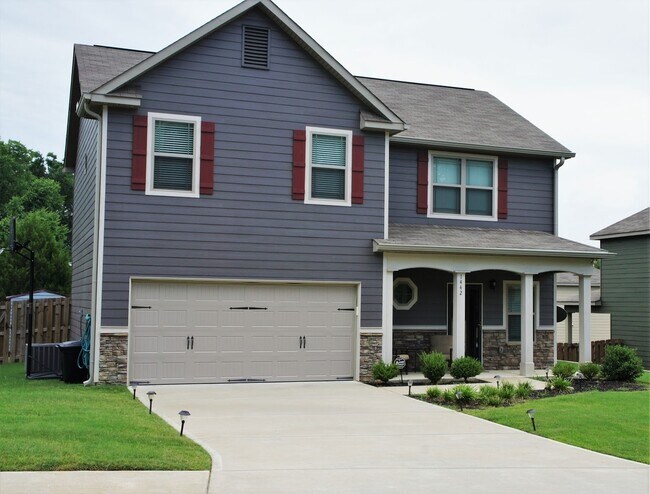 Building Photo - Beautiful Oasis in Columbus (Pending Appli...