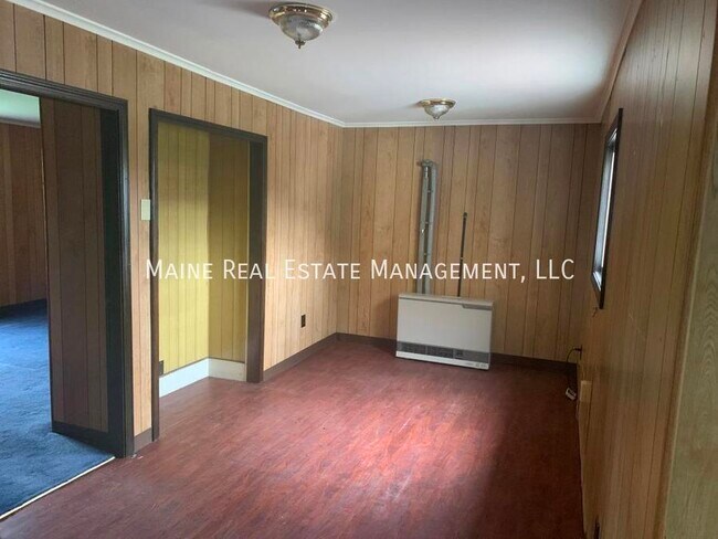 Building Photo - 575 Main St