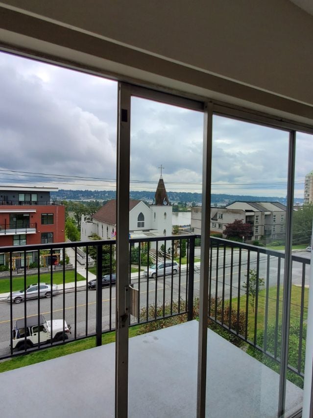 Building Photo - RENOVATED BUILDING & SUITES: