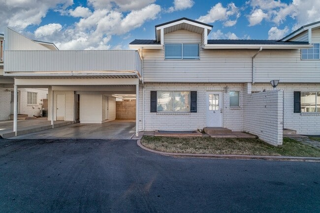 Building Photo - 781 N Valley View Dr