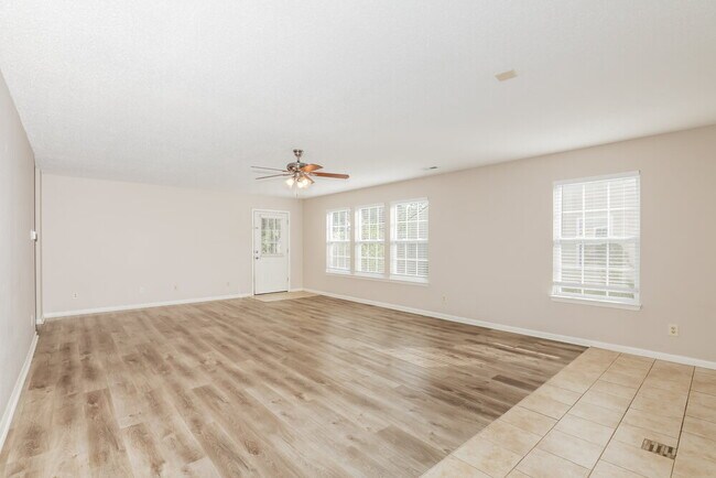 Building Photo - 2217 Westmere Dr