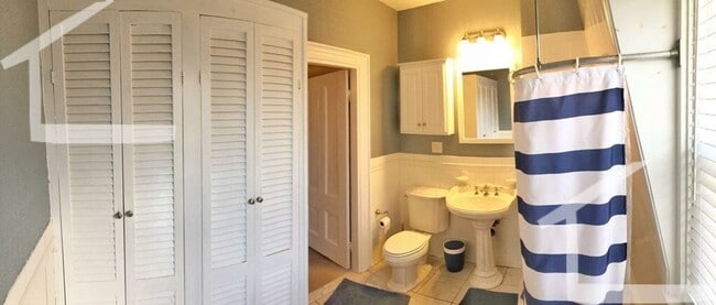 Building Photo - Huge 4+ bed unit with 2000+sf of space, pr...