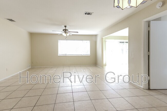 Foto del edificio - 274 SW Kentwood Rd