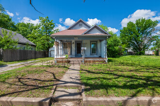 Building Photo - 921 S Sedgwick St