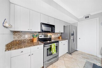 Building Photo - 6917 Collins Ave