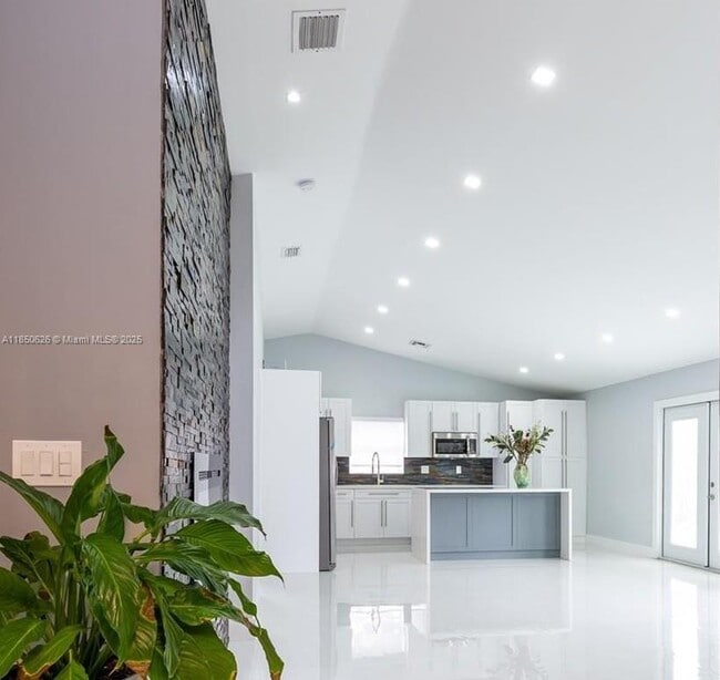Foto del edificio - 14003 SW 147th Ct