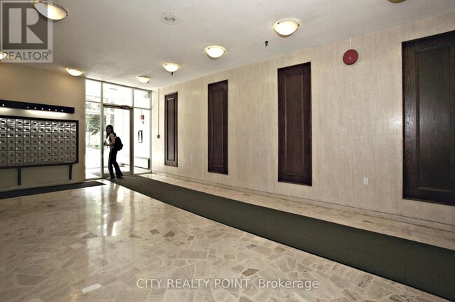 Building Photo - 1500-1500 Bathurst St