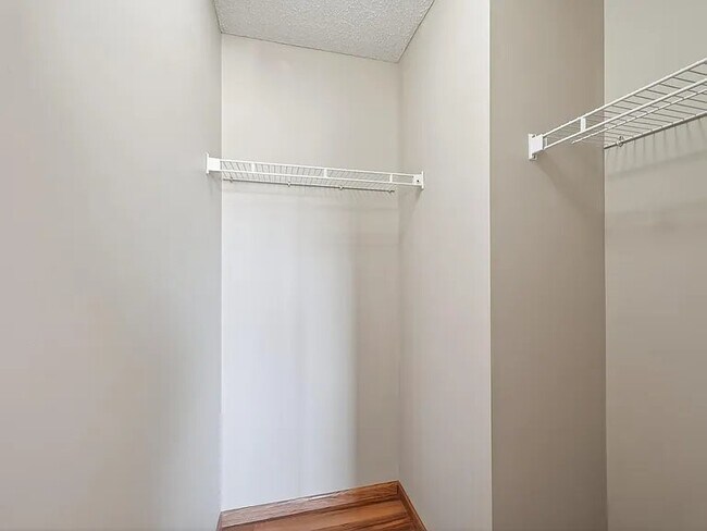 Foto del edificio - 6190 Marlowe Ave NE