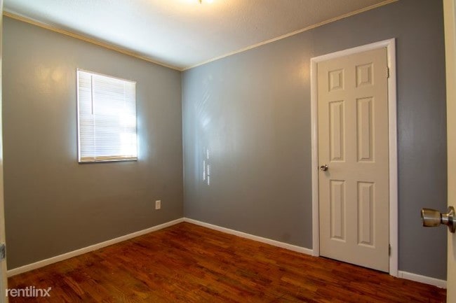 Building Photo - 2 br, 1 bath Apartment - 3117 S Nebraska St