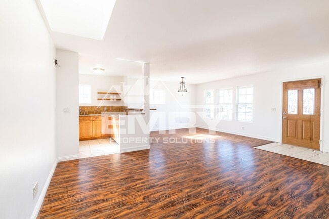 Building Photo - Beautiful 5 Bedroom Single Home in Torranc...