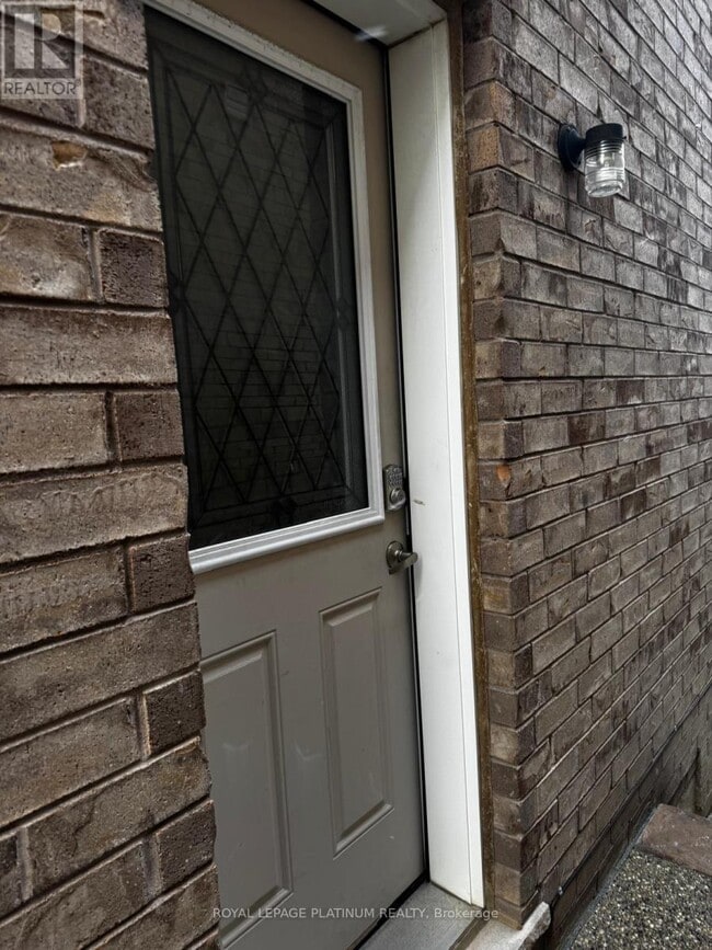 Building Photo - 24 Sandino Cres