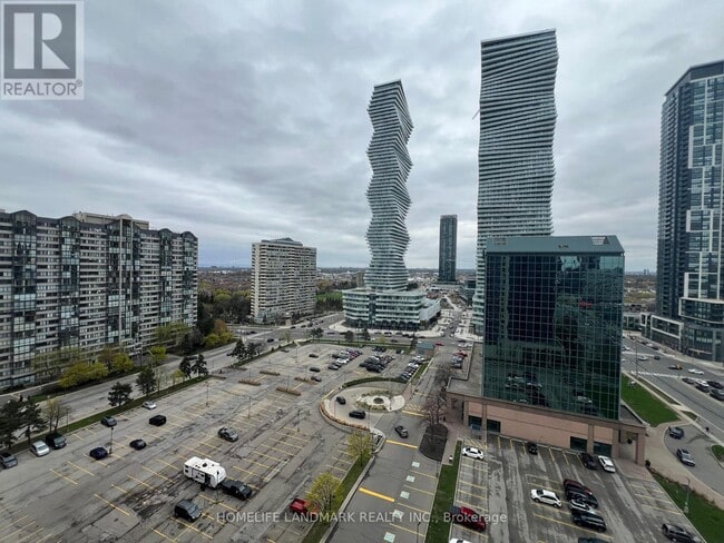 Photo du bâtiment - 330-1330 Burnhamthorpe Rd W