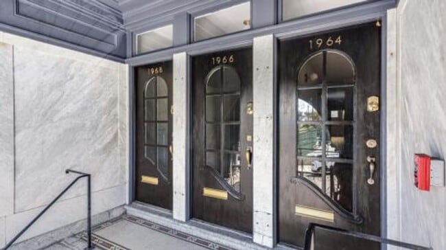 Building Photo - Open to midterm renters!Updated spacious c...