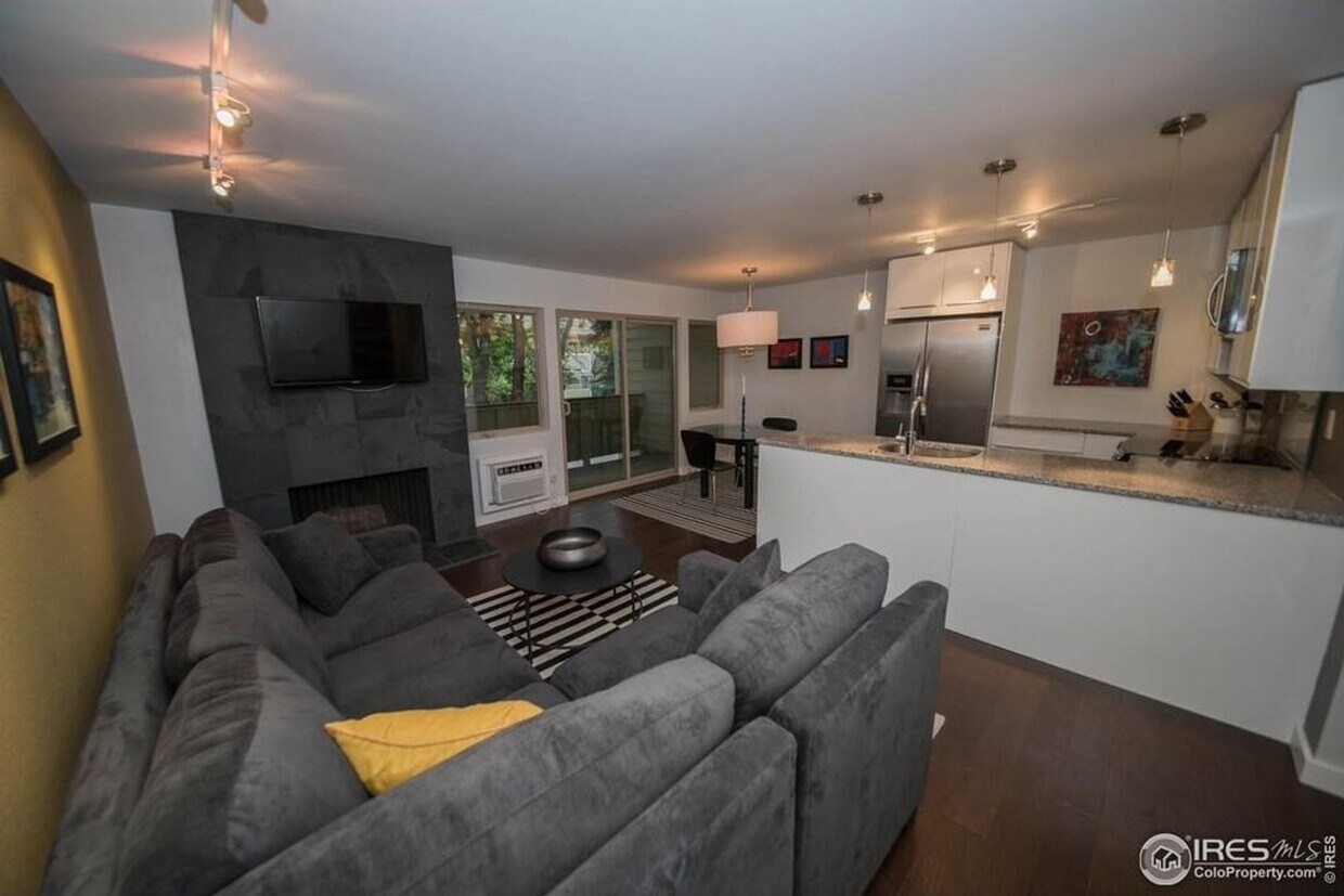Primary Photo - Remodeled 1 Bedroom Condo in North Boulder.