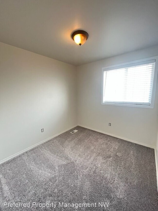 Building Photo - 3 br, 1.5 bath House - 17627 29th Ave NE