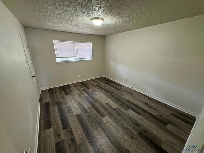 Foto del edificio - 3500 Denson Dr