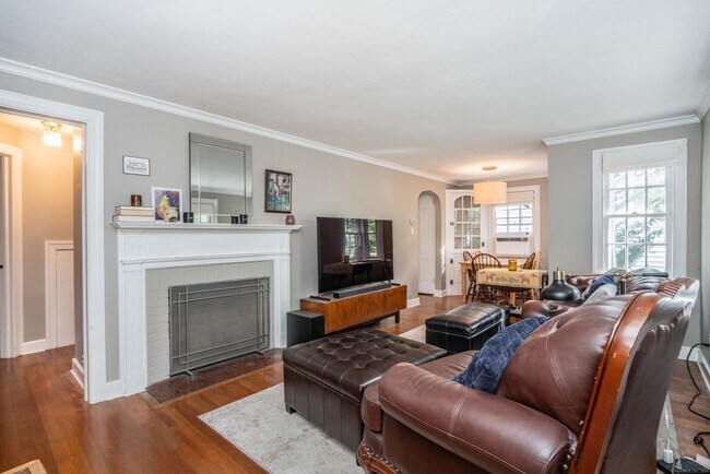 Foto del edificio - 332 Ridgewood Rd