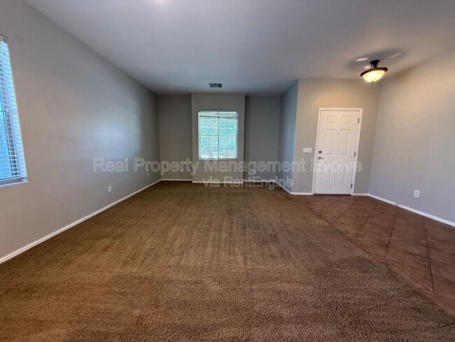 Foto del edificio - 1315 E Walnut Rd