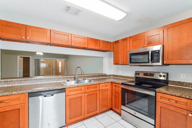 Foto del edificio - 7827 Farnsworth Ct