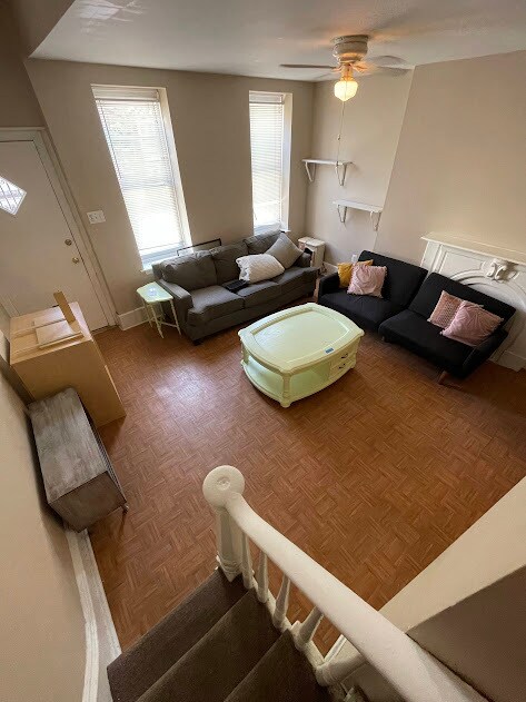 Sala de estar - 1712 N Willington St