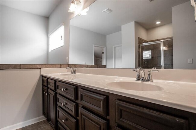 Building Photo - 5410 Mirror Lake Dr