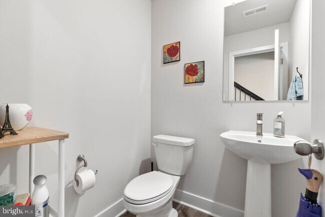 Foto del edificio - 6882 Barrowfield Pl
