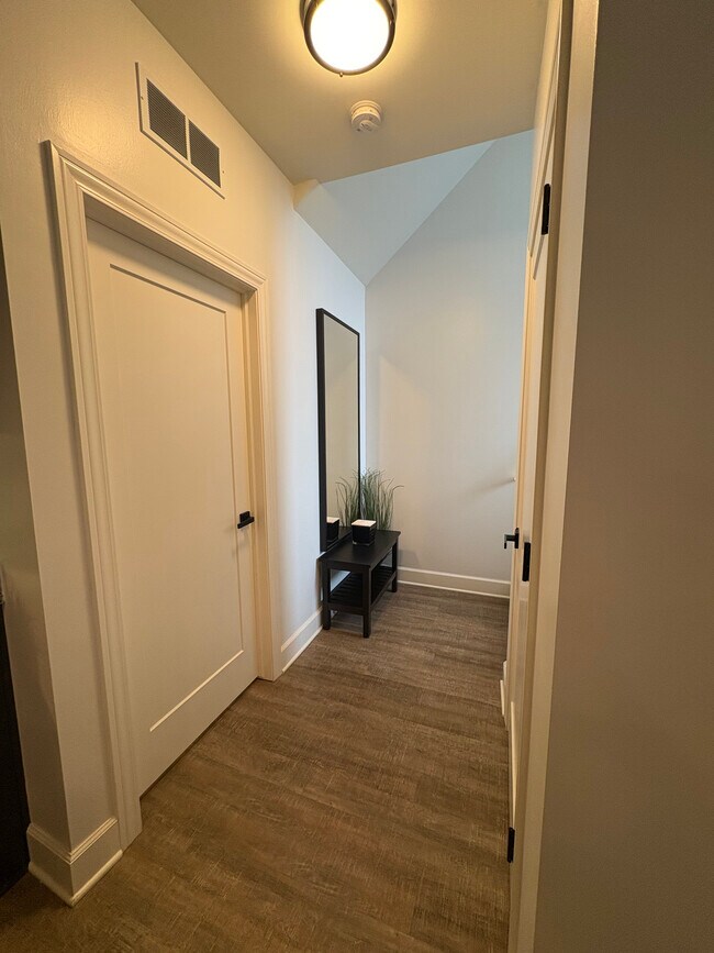 Building Photo - 1250 Diamond Ct