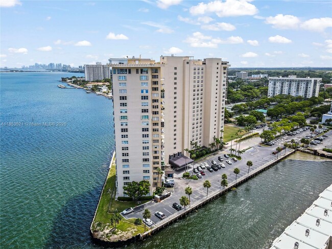 Foto del edificio - 11111 Biscayne Blvd