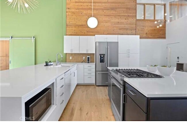 Building Photo - Beautiful 4 Bedroom 4 Bath home on a cul-d...