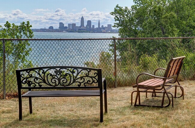 Relaxing View of the Lake - Marine Towers West