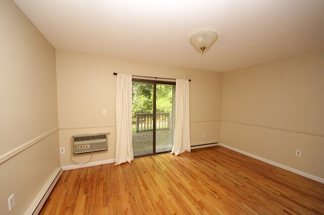 Dining Room - Slider to deck - 168 Belltown Rd
