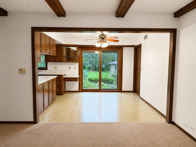 Building Photo - 103 Cottonwood Rd