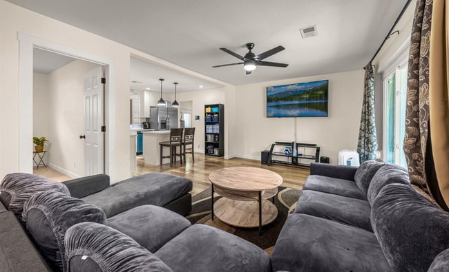 Photo - Modern 4-Bedroom Ranch-Style Home with Spa...