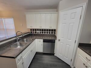 Foto del edificio - 3206 Lexington Way