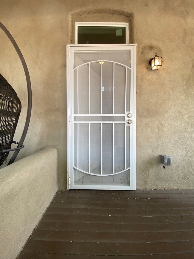 Puerta de seguridad, Apartamento C - 508 5th St SW
