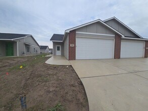 Building Photo - 3803 S Bluelake Ct