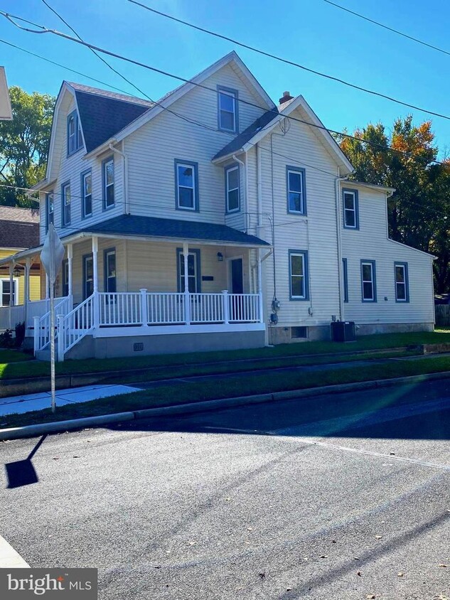 301 Walnut St, Delanco, NJ 08075 House Rental in Delanco, NJ