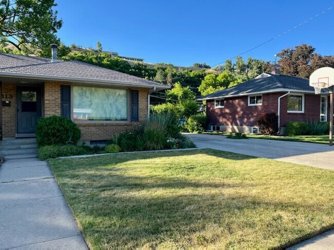 Building Photo - 313 Lauralin Dr