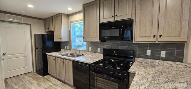 Building Photo - 2415 Catalpa St