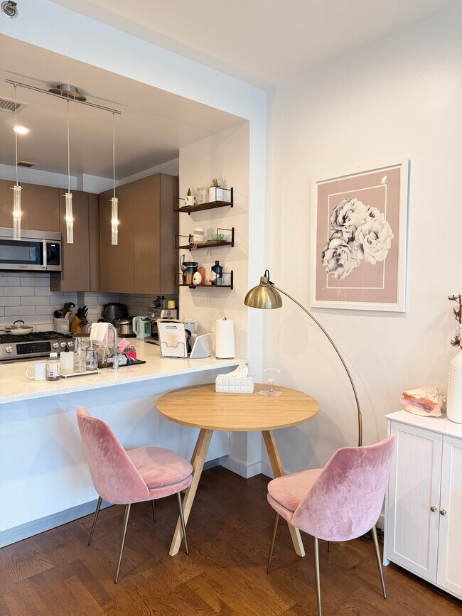 Foto del edificio - 2717 42nd Rd