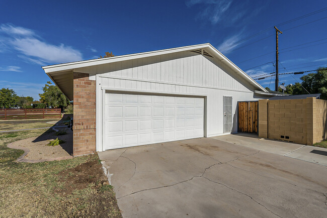 Building Photo - Beautiful Biltmore 4 Bedroom Home