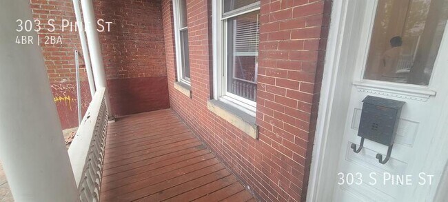 Building Photo - 303 S Pine St