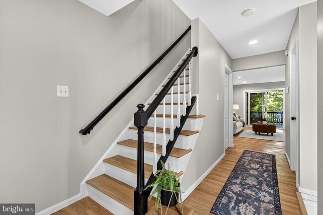 Building Photo - 10415 Carriagepark Ct